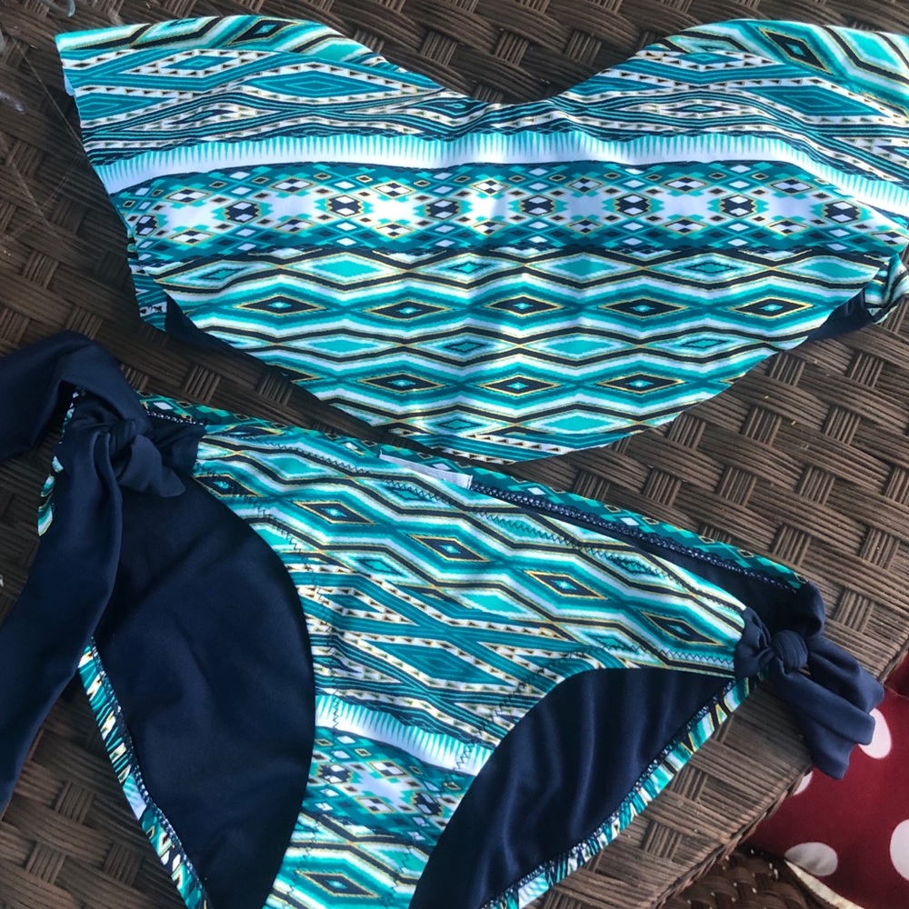Super cute strapless bikini!